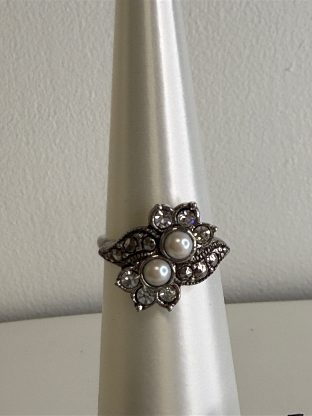 Vintage Avon (‘92) Heirloom Riches Ring (7) with original box